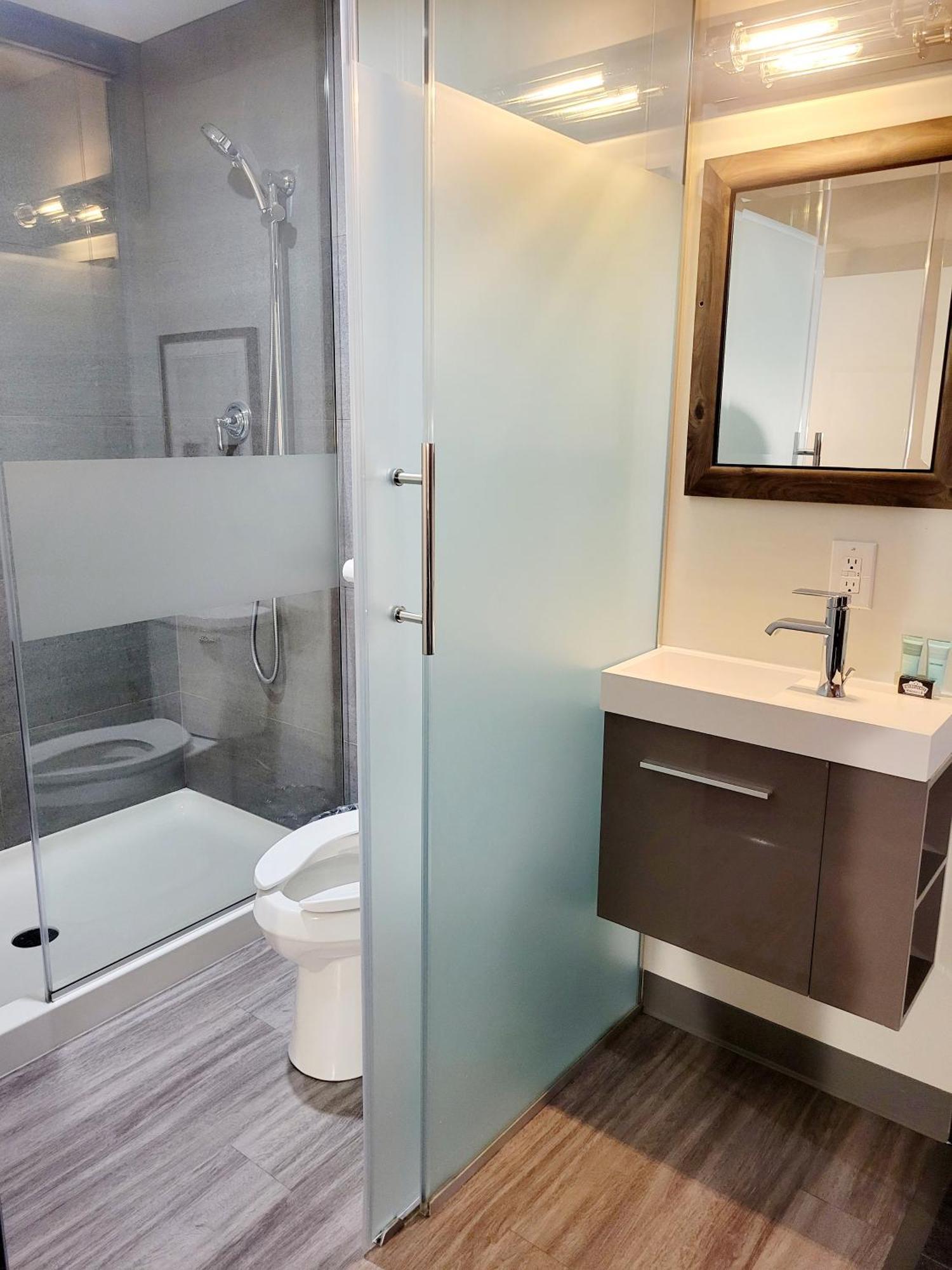 Heart & Hops Brewery Suites Kingsville Екстер'єр фото