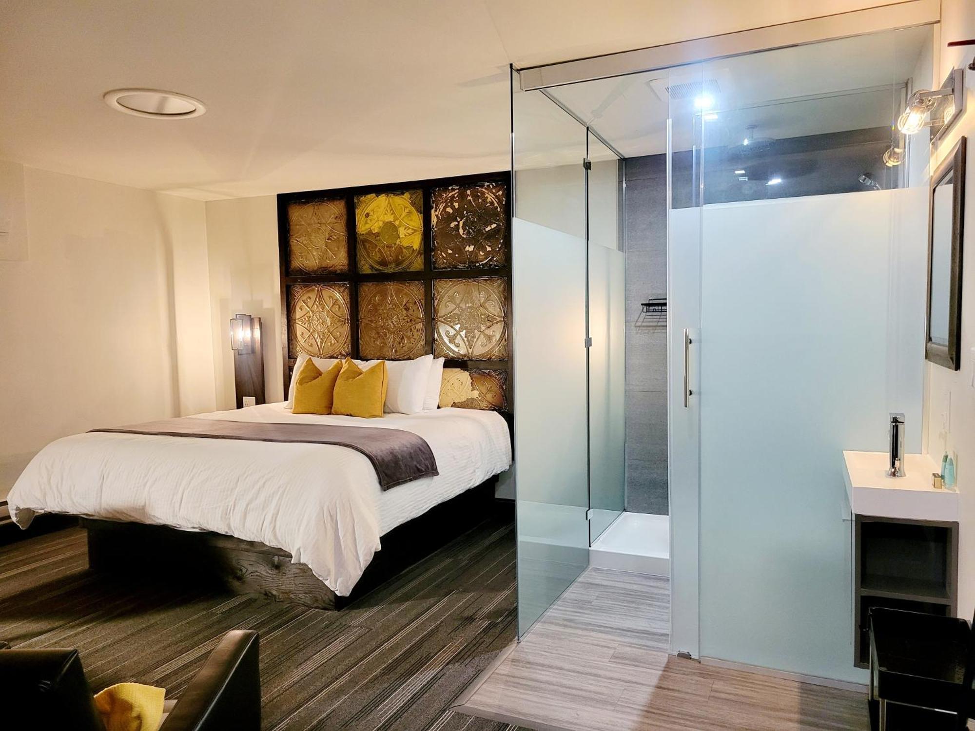 Heart & Hops Brewery Suites Kingsville Екстер'єр фото