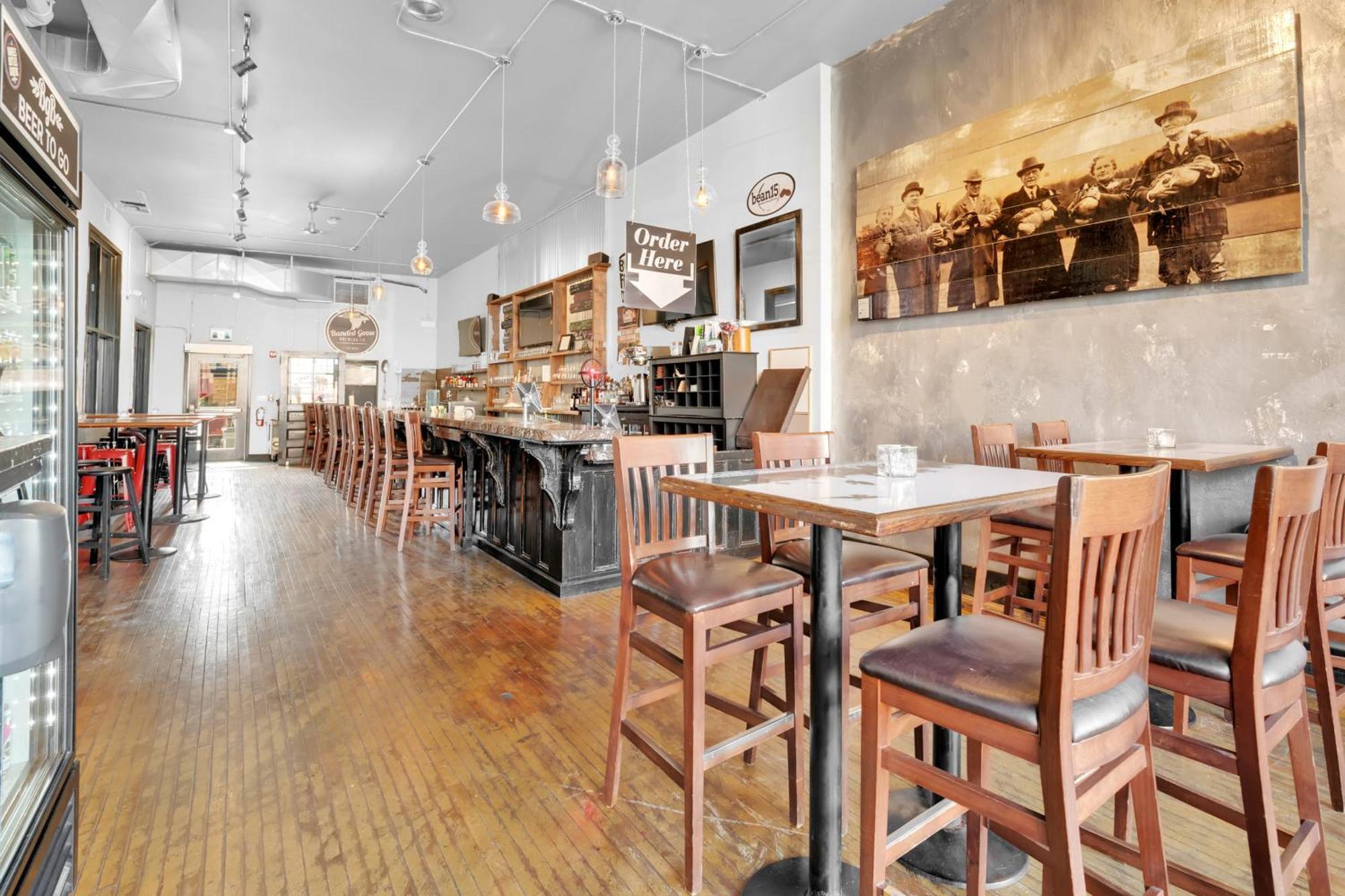 Heart & Hops Brewery Suites Kingsville Екстер'єр фото