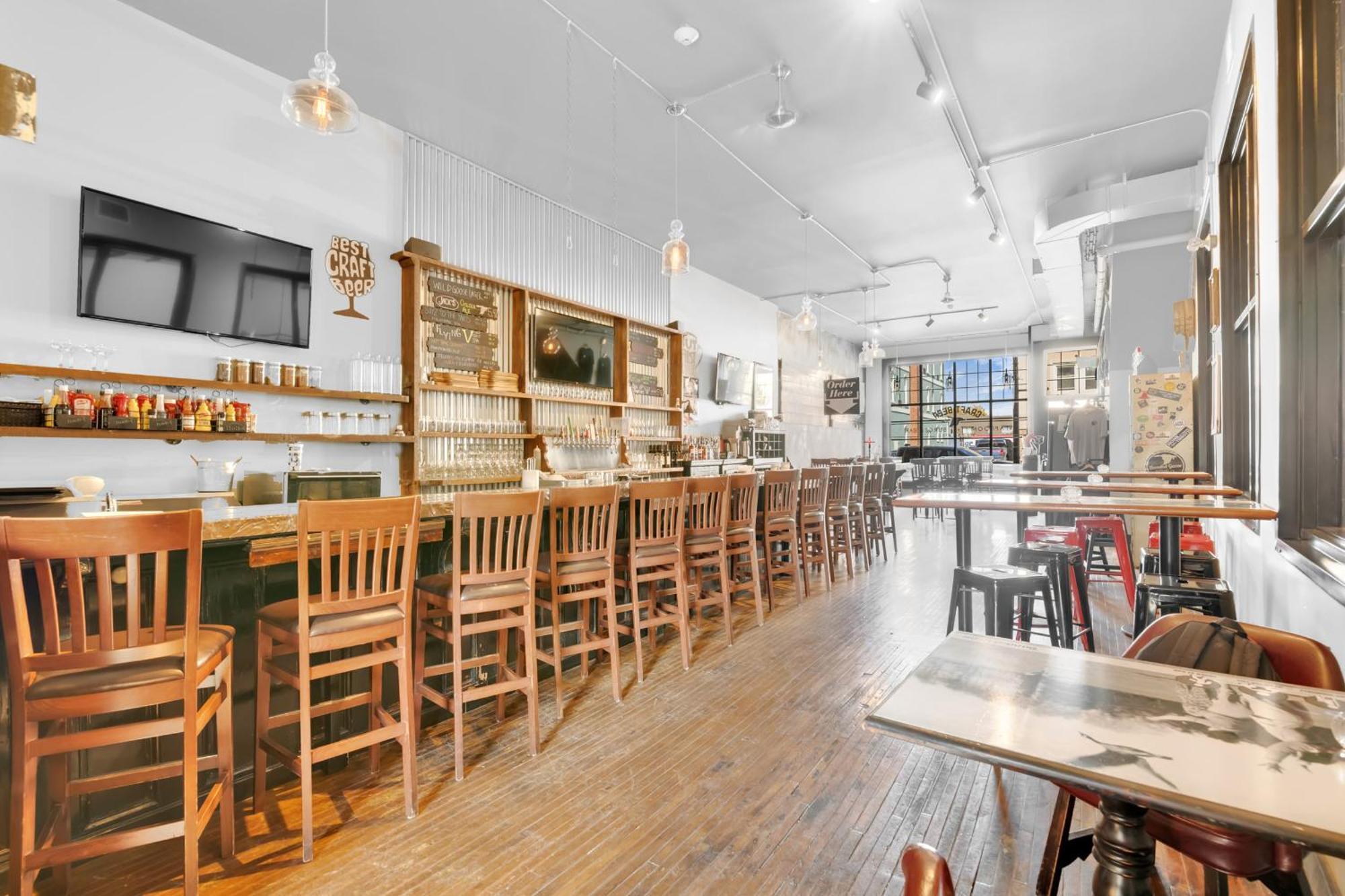 Heart & Hops Brewery Suites Kingsville Екстер'єр фото