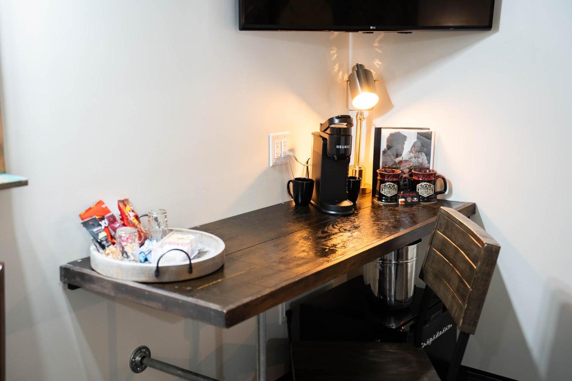 Heart & Hops Brewery Suites Kingsville Екстер'єр фото