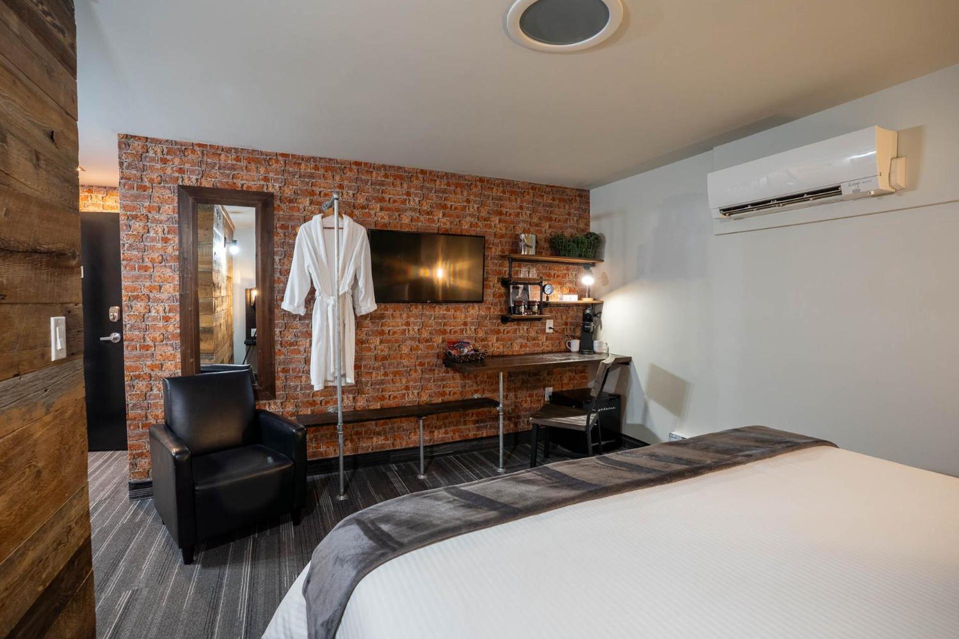 Heart & Hops Brewery Suites Kingsville Екстер'єр фото