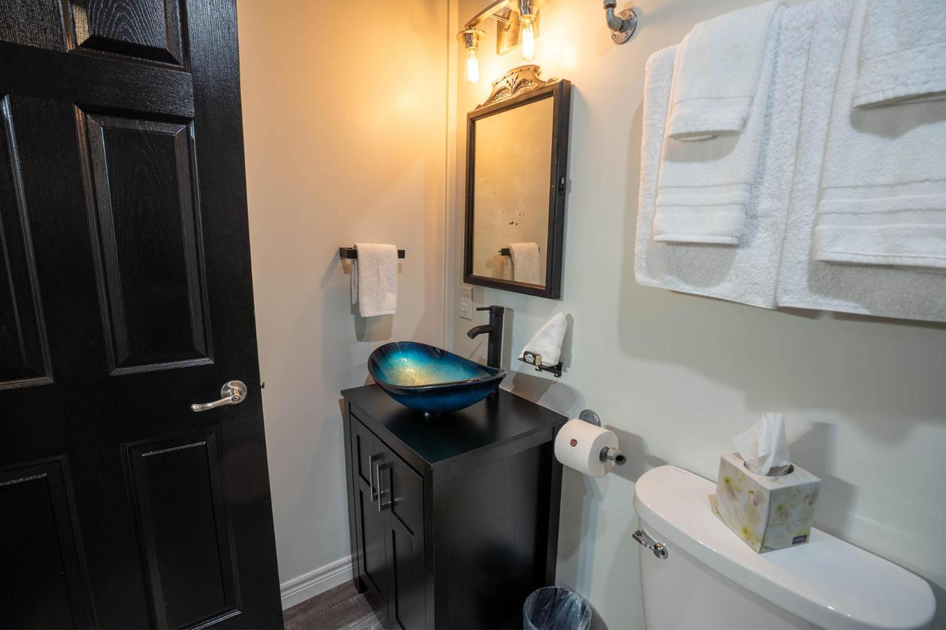 Heart & Hops Brewery Suites Kingsville Екстер'єр фото