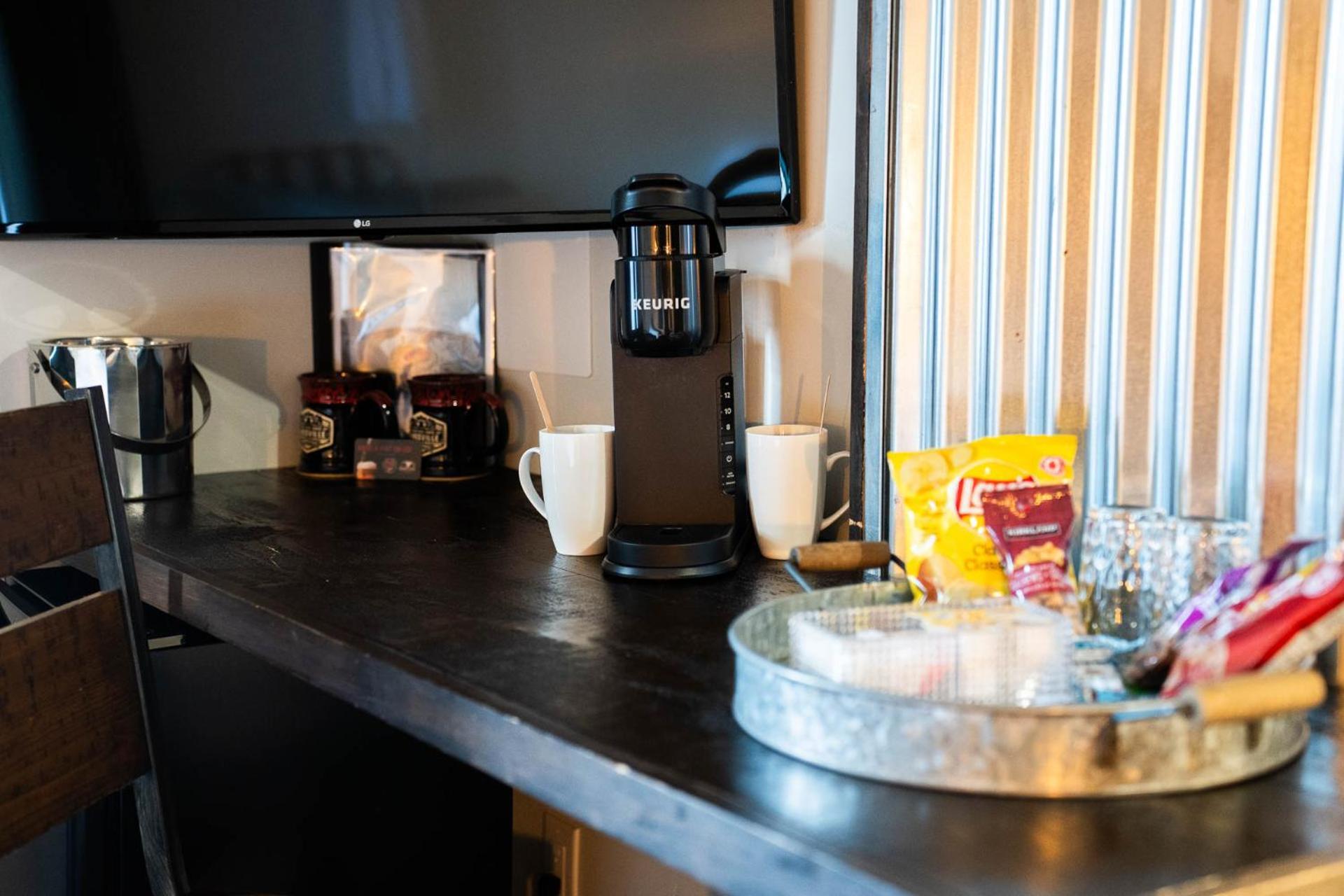 Heart & Hops Brewery Suites Kingsville Екстер'єр фото