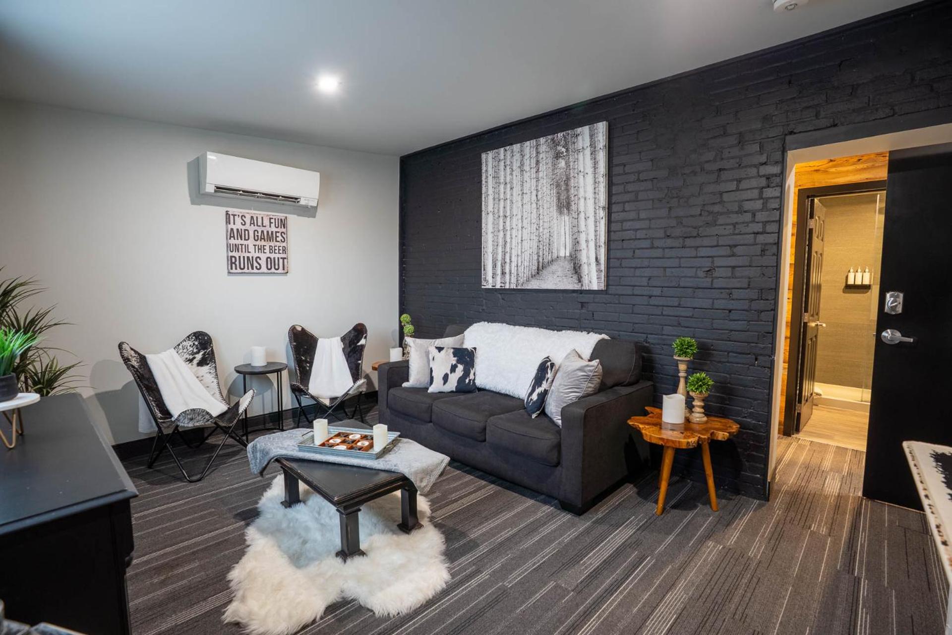 Heart & Hops Brewery Suites Kingsville Екстер'єр фото